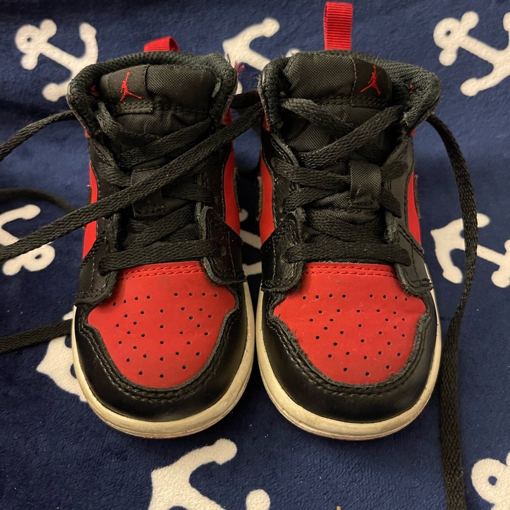 Jordan 1s toddler size 6c red and black. Worn.